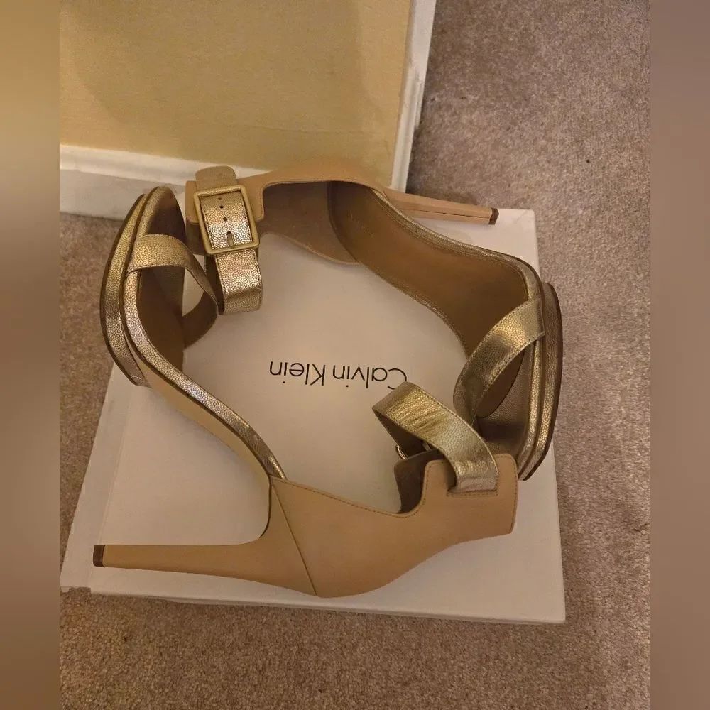 Calvin Klein Vable Size 10 - Picture 3 of 5